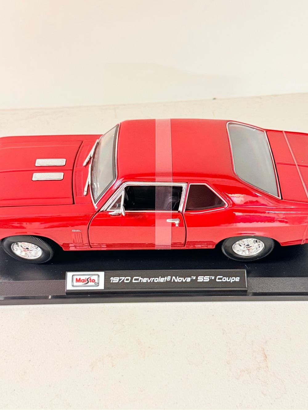 Maisto 1:18 scale Red 1970 Chevrolet Nova SS Coupe Die-Cast Model